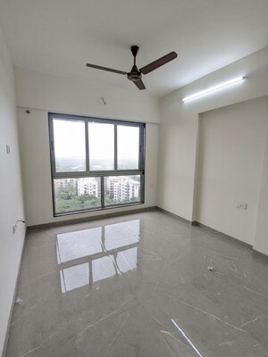 Room in 2 BHK Apartment at Veena Smart Homes, Kandivali West – for Rent