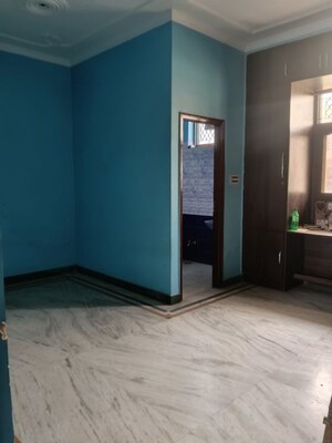 Room in 2.5 BHK Villa at Sector 23 – for Rent