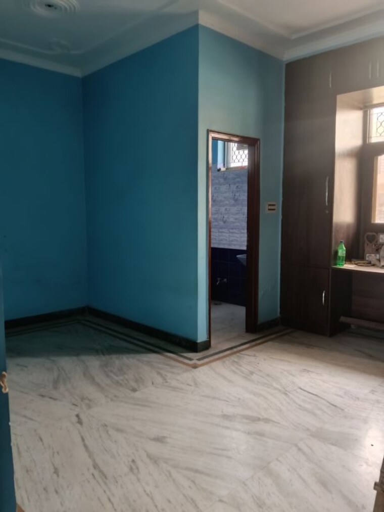 Room, sector 23 2.5 Bedroom 1200 Sq.Ft. Villa In Sector 23 Gurgaon 10469554