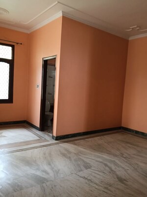 Room in 2.5 BHK Villa at Sector 23 – for Rent