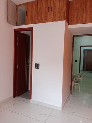 Room in 2 BHK Builder Floor at Sector 18 – for Rent