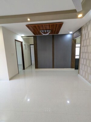 Room in 2 BHK Apartment at Royal Oasis, Malad West – for Rent