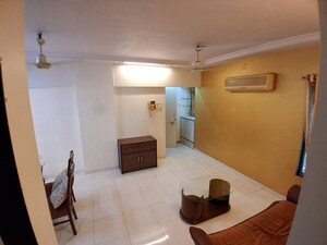2 BHK Apartment For Rent in Khar West