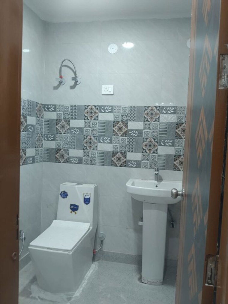 Bathroom, neb sarai 1 Bedroom 450 Sq.Ft. Builder Floor In Neb Sarai Delhi 10469648