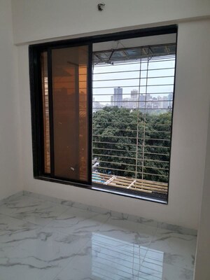 Room in 2 BHK Apartment at Borivali East – for Rent