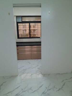 Room in 2 BHK Apartment at Borivali East – for Rent