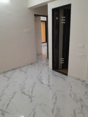 Room in 2 BHK Apartment at Borivali East – for Rent