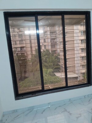 Room in 2 BHK Apartment at Borivali East – for Rent