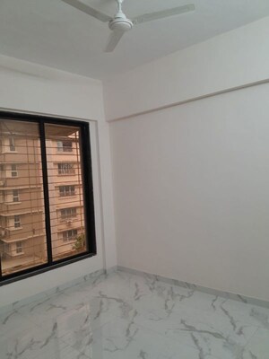 Room in 2 BHK Apartment at Borivali East – for Rent
