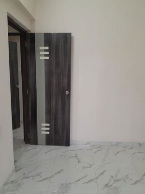 Room in 2 BHK Apartment at Borivali East – for Rent