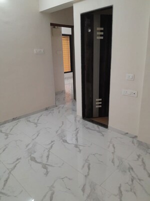 Room in 2 BHK Apartment at Borivali East – for Rent