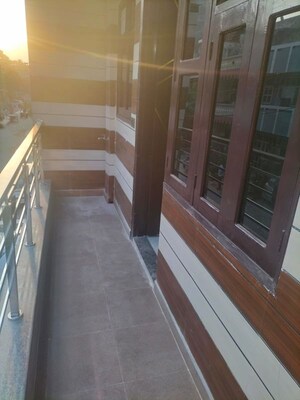Balcony in 2 BHK Builder Floor at Palam Vihar Residents Association, Palam Vihar – for Rent