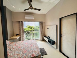 Master Bedroom in 2 BHK Apartment at Dadar East – for Rent