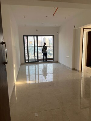 Room in 3 BHK Apartment at Runwal Nirvana, Parel – for Rent