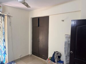 Room in 3 BHK Apartment at Supertech Cape Town, Sector 74 – for Rent