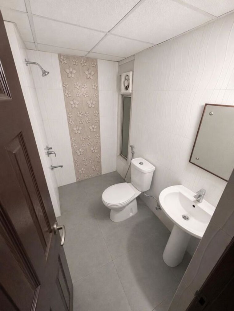 Bathroom, supertech-cape-town 3 Bedroom 1625 Sq.Ft. Apartment In Sector 74 Noida 10469778