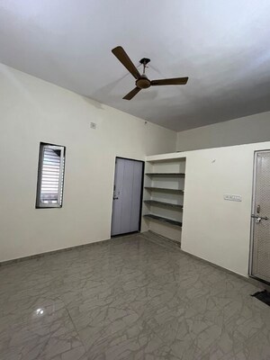 Room in 2 BHK Villa at Jivraj Park – for Rent