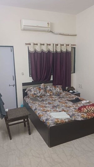 Bedroom in 2 BHK Villa at Jivraj Park – for Rent