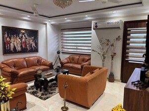 Team Area in 4 BHK Builder Floor at Green Fields Colony – for Rent