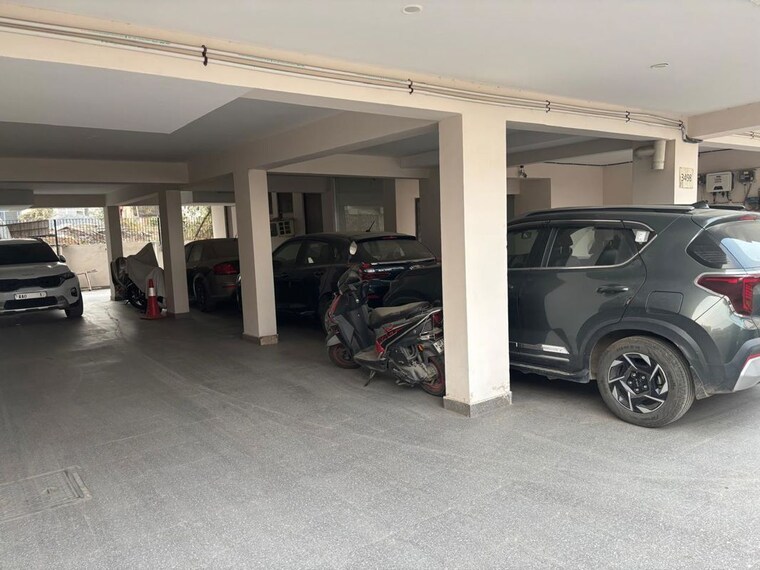  Parking, green fields colony 4 Bedroom 3000 Sq.Ft. Builder Floor In Green Fields Colony Faridabad 10469861