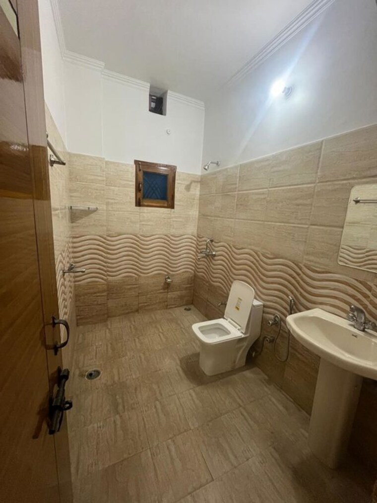 Bathroom, canal road 3 Bedroom 1350 Sq.Ft. Builder Floor In Canal Road Dehradun 10469901