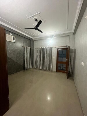 Room in 3 BHK Builder Floor at Canal Road – for Rent