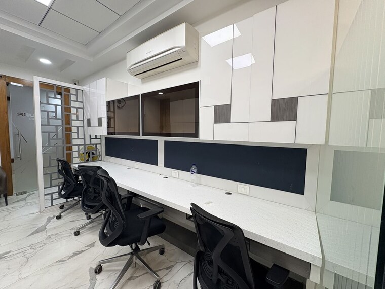 Team Area, netaji subhash place Commercial Office Space 650 Sq.Ft. In Netaji Subhash Place Delhi 10456935
