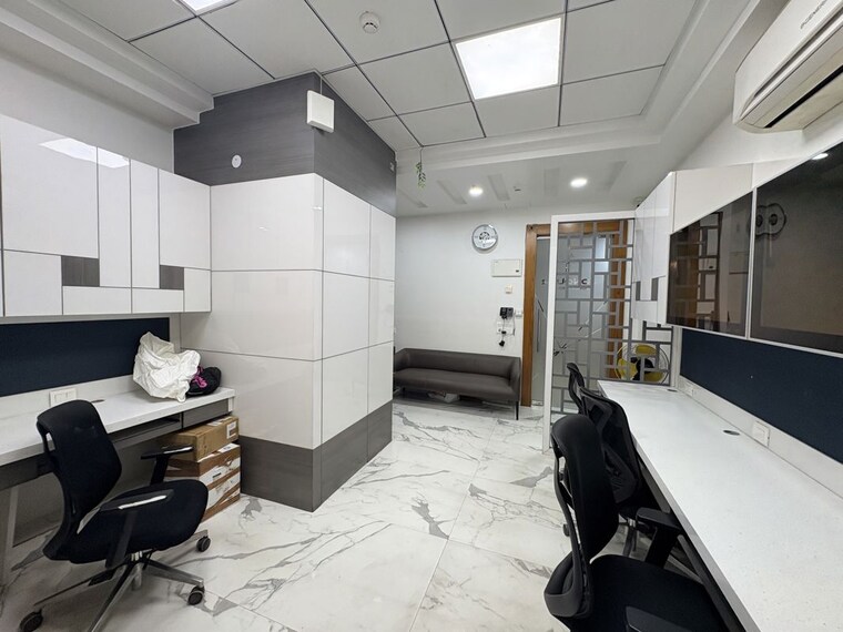 Team Area, netaji subhash place Commercial Office Space 650 Sq.Ft. In Netaji Subhash Place Delhi 10456935