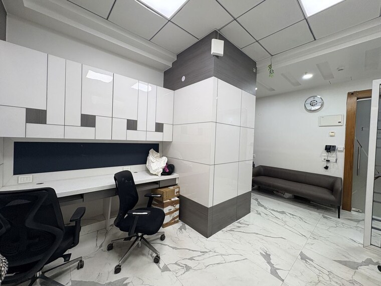 Team Area, netaji subhash place Commercial Office Space 650 Sq.Ft. In Netaji Subhash Place Delhi 10456935