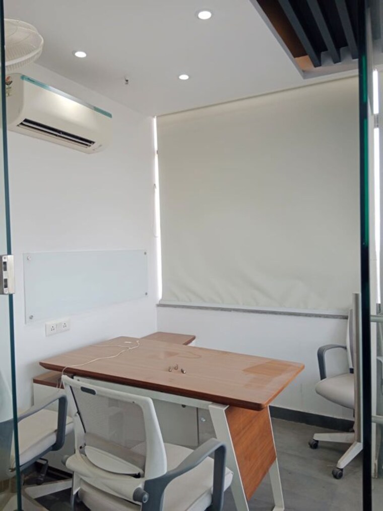 Team Area, netaji subhash place Commercial Office Space 900 Sq.Ft. In Netaji Subhash Place Delhi 10456301