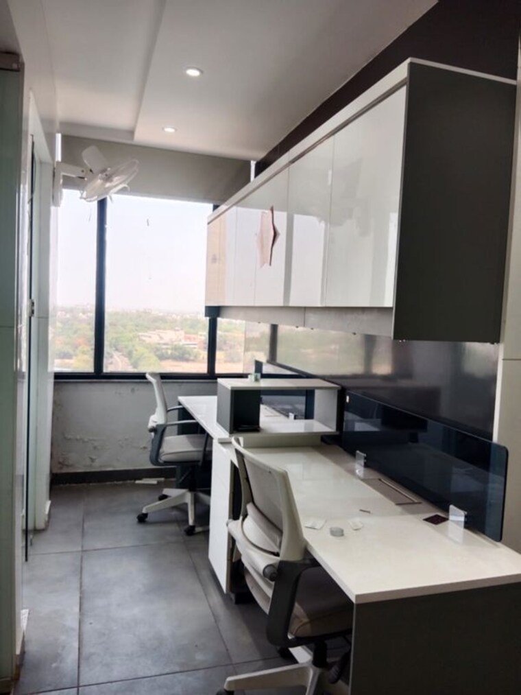 Team Area, netaji subhash place Commercial Office Space 900 Sq.Ft. In Netaji Subhash Place Delhi 10456301