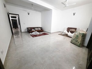 Parking in 3 BHK Builder Floor at Malviya Nagar – for Rent