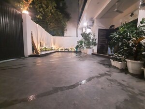 Parking in 3 BHK Builder Floor at Malviya Nagar – for Rent