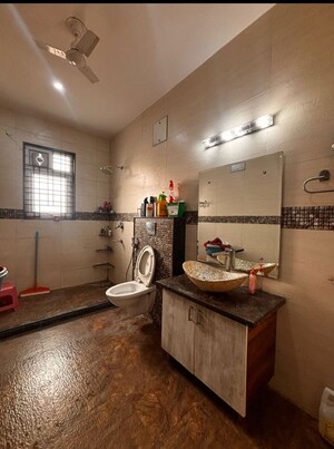 Bathroom in 3.5 BHK Builder Floor at Ardee City, Sector 52 – for Sale