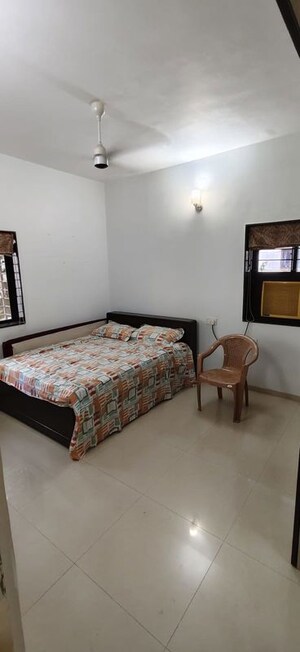Bedroom in 2 BHK Apartment at Sunaina Apartments Santacruz, Santacruz West – for Rent