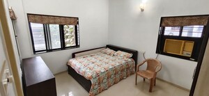 Bedroom in 2 BHK Apartment at Sunaina Apartments Santacruz, Santacruz West – for Rent