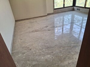 Room in 3 BHK Apartment at Khar West – for Rent