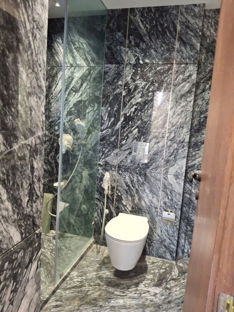 Bathroom, khar west 3 Bedroom 1350 Sq.Ft. Apartment In Khar West Mumbai 10470179