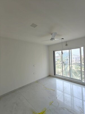 Room in 2 BHK Apartment at Unique Aura Mumbai, Santacruz West – for Sale