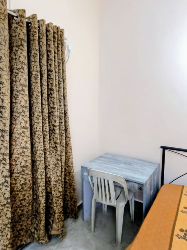 Bedroom, paras-seasons 2 Bedroom 825 Sq.Ft. Apartment In Sector 168 Noida 10470190