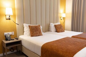 Bedroom in 3 BHK Apartment at DLH Legacy, Juhu – for Rent