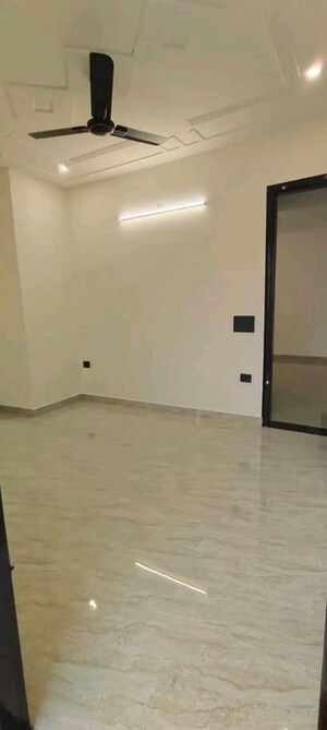 Room in 2 BHK Apartment at Chattarpur – for Rent