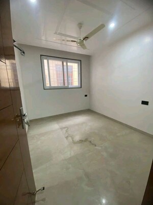 Room in 2 BHK Apartment at Chattarpur – for Rent