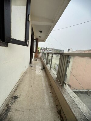 2 BHK Builder Floor For Rent in Chattarpur