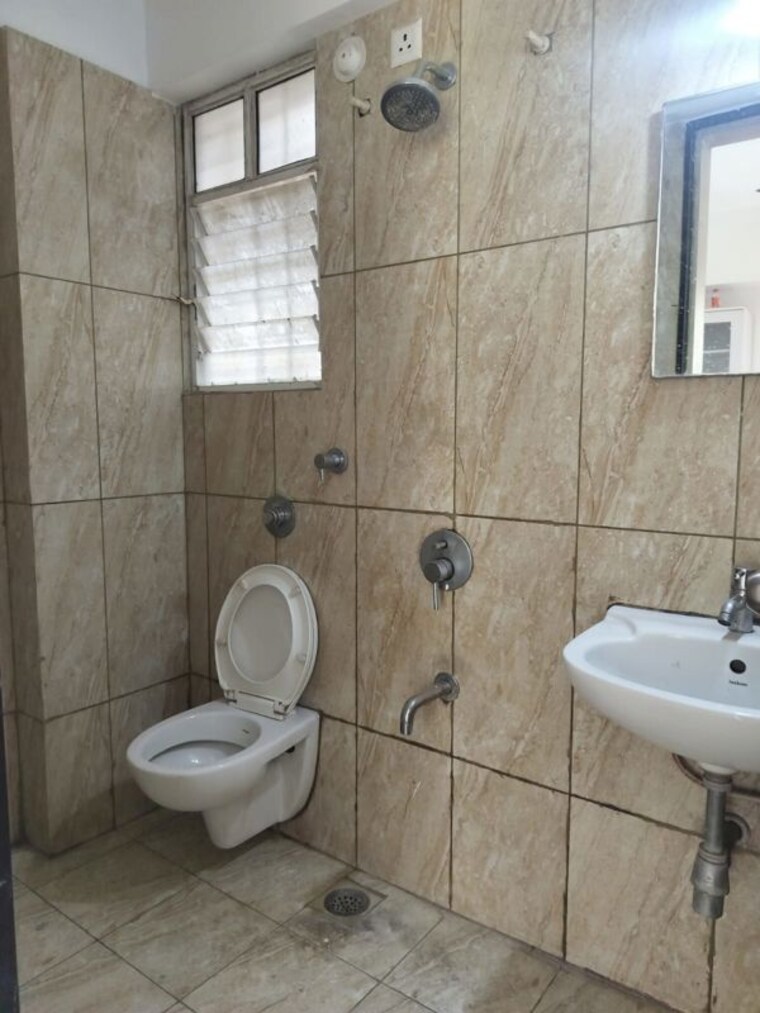 Bathroom, realty7-wonderwall 2 Bedroom 650 Sq.Ft. Apartment In Balewadi Pune 10470215