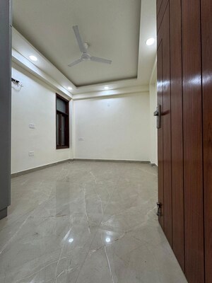 Room in 3 BHK Apartment at Chattarpur – for Rent
