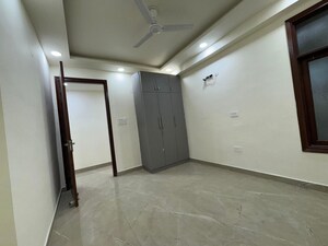 Room in 3 BHK Apartment at Chattarpur – for Rent