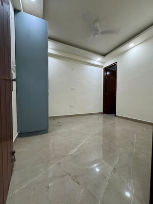 Room in 3 BHK Apartment at Chattarpur – for Rent