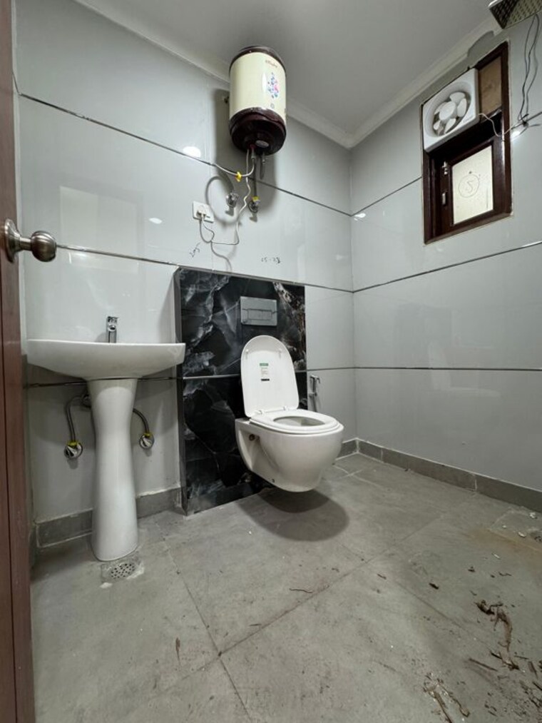 Bathroom, chattarpur 3 Bedroom 1200 Sq.Ft. Apartment In Chattarpur Delhi 10470225