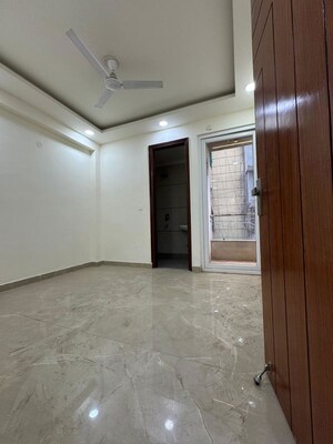 Room in 3 BHK Apartment at Chattarpur – for Rent